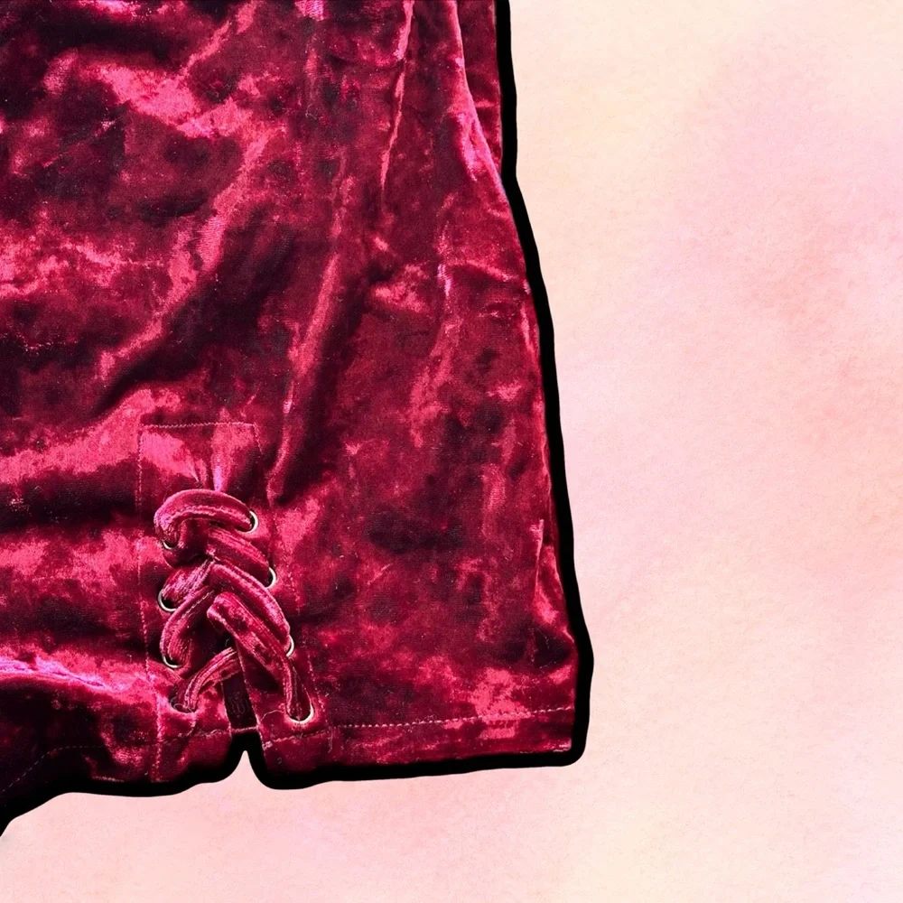 🌈 Amazing Velvet Lace-Up Shorts - Picture 2 of 5